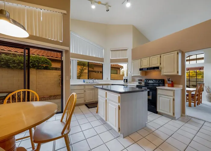Holiday home Mountain Views, Garage, Fenced Yard, 2 Bedroom 2 Ba
