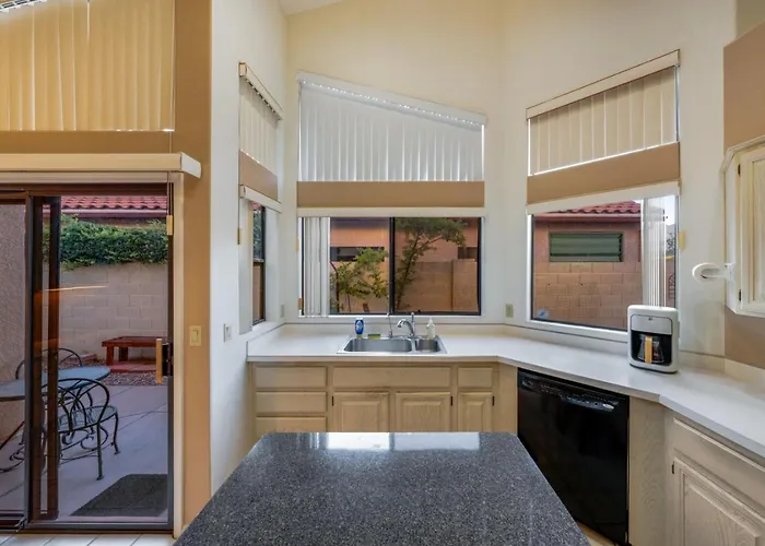 Mountain Views, Garage, Fenced Yard, 2 Bedroom 2 Ba Tucson