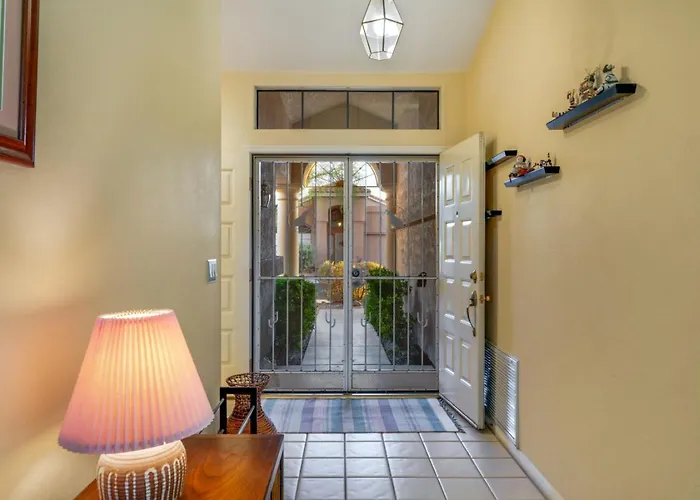 Holiday home Mountain Views, Garage, Fenced Yard, 2 Bedroom 2 Ba Tucson