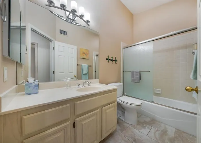Mountain Views, Garage, Fenced Yard, 2 Bedroom 2 Ba * Tucson