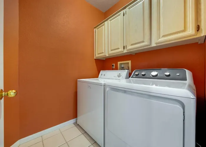Mountain Views, Garage, Fenced Yard, 2 Bedroom 2 Ba