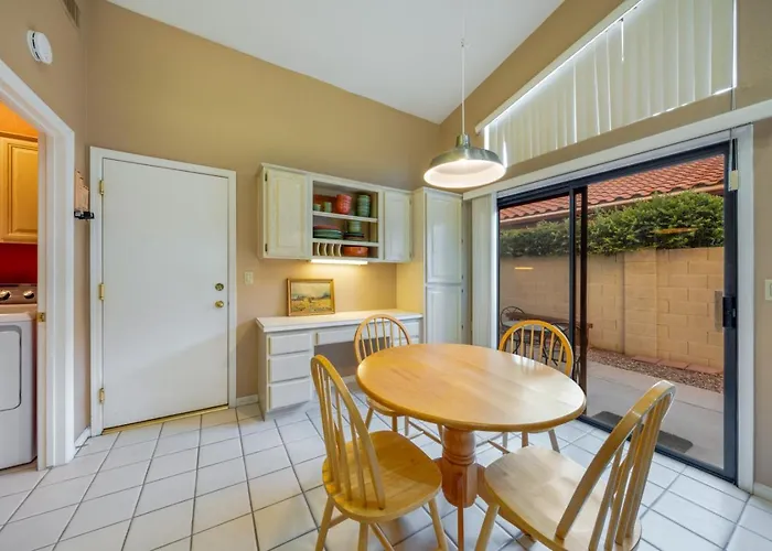 Mountain Views, Garage, Fenced Yard, 2 Bedroom 2 Ba Holiday home