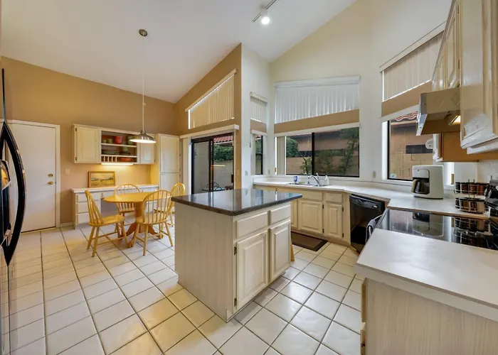 Mountain Views, Garage, Fenced Yard, 2 Bedroom 2 Ba Tucson