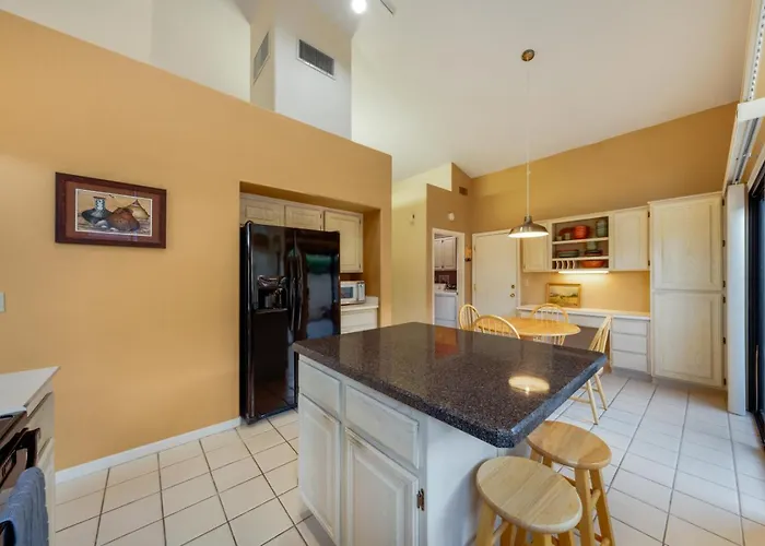 Mountain Views, Garage, Fenced Yard, 2 Bedroom 2 Ba